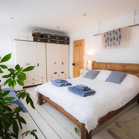 Restful And Cosy 4 Bed Home Minutes From The Beach Sandgate Dış mekan fotoğraf