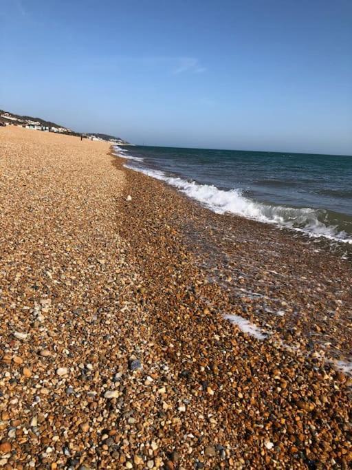 Restful And Cosy 4 Bed Home Minutes From The Beach Sandgate Dış mekan fotoğraf