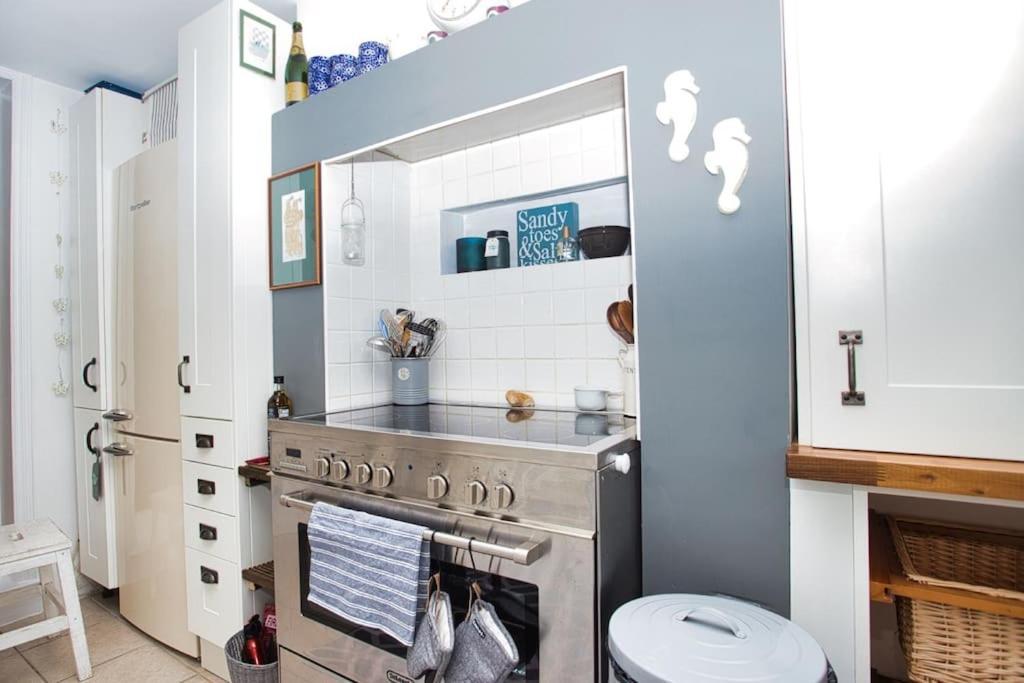 Restful And Cosy 4 Bed Home Minutes From The Beach Sandgate Dış mekan fotoğraf