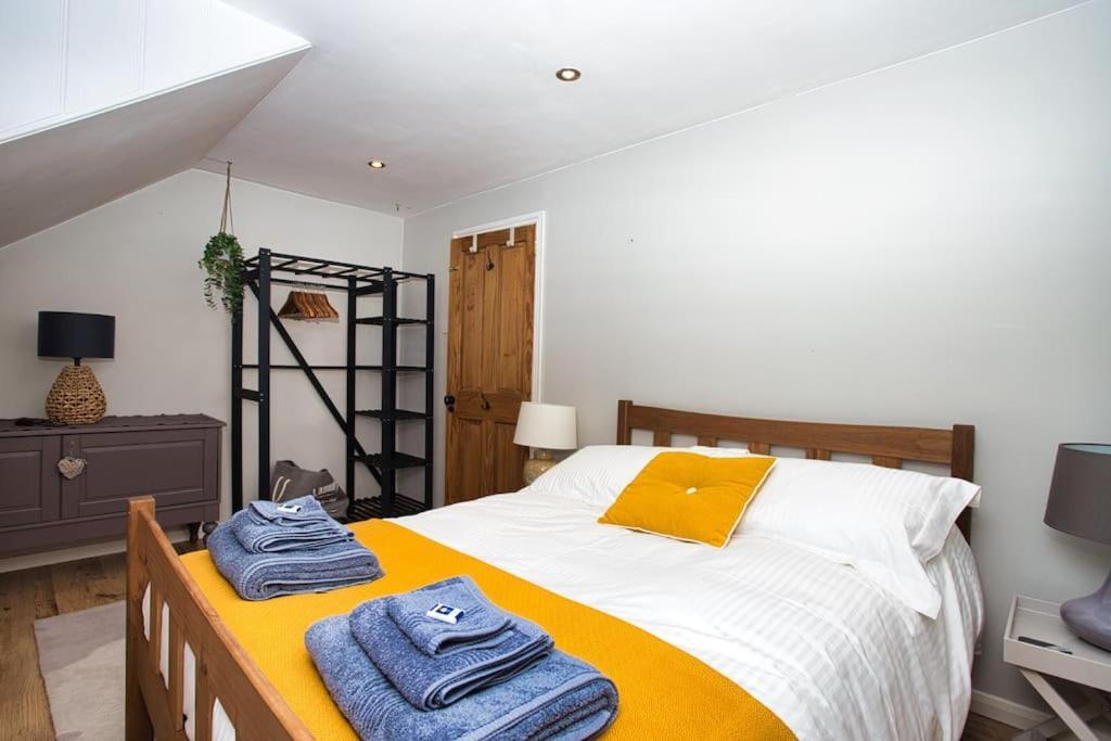 Restful And Cosy 4 Bed Home Minutes From The Beach Sandgate Dış mekan fotoğraf