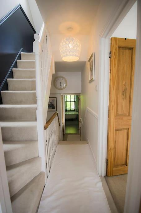 Restful And Cosy 4 Bed Home Minutes From The Beach Sandgate Dış mekan fotoğraf
